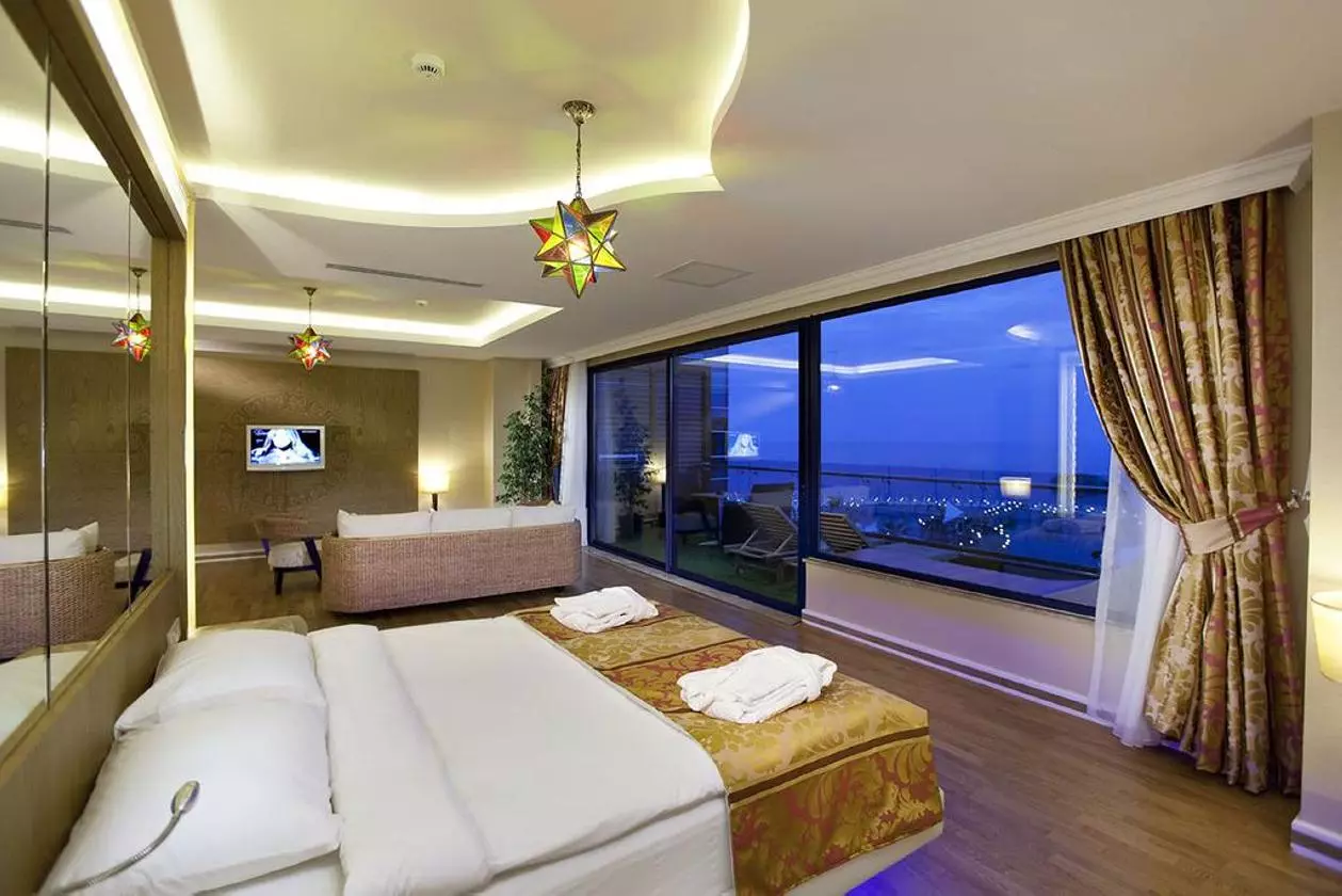 355608GRANADA_SHABAVIZ (25).jpg